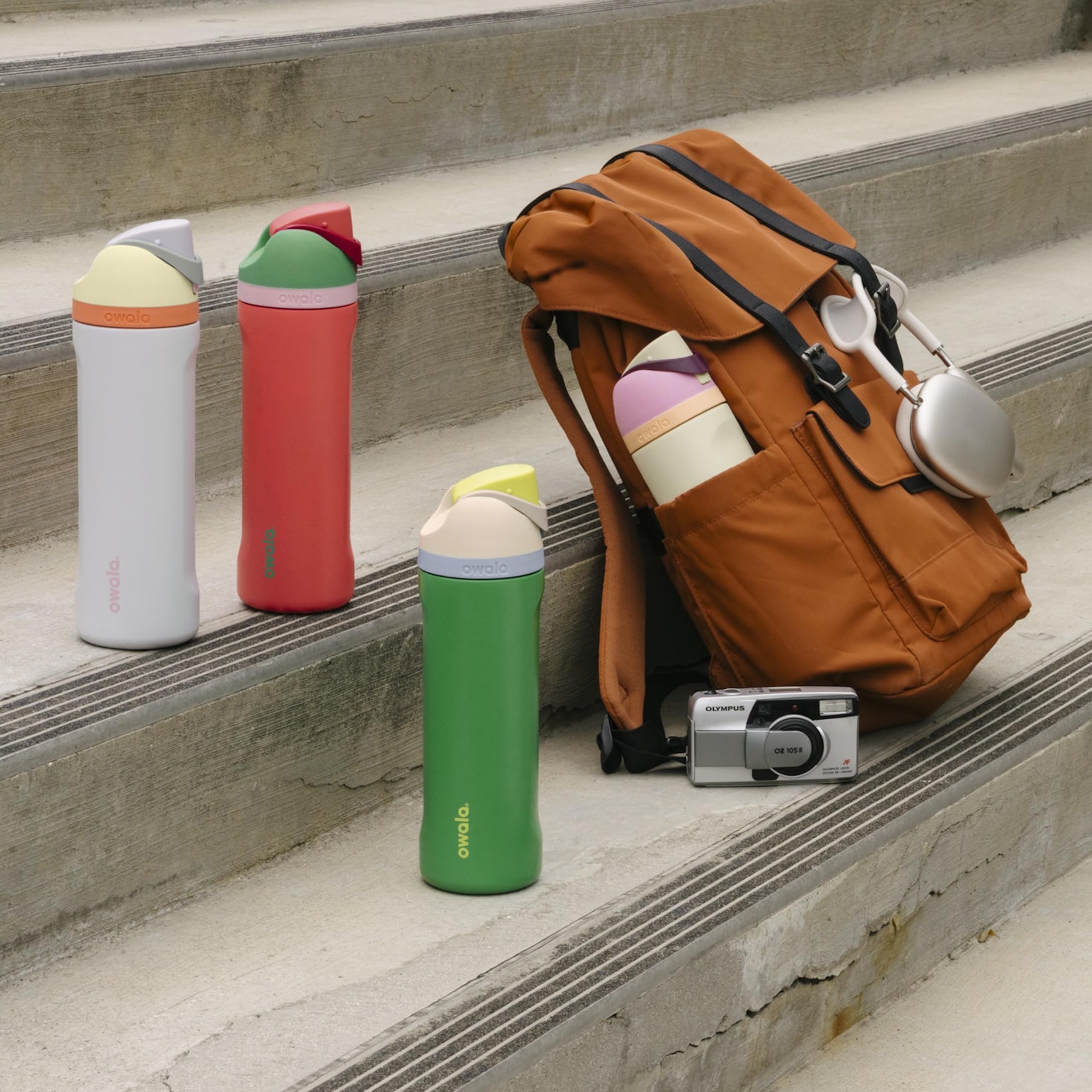 Owala FreeSip Insulated Stainless Steel Water Bottle with Straw, BPA-Free Sports Water Bottle, Great for Travel, 24 Oz, Denim